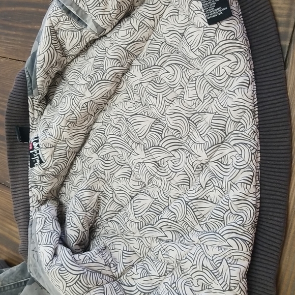 Quiksilver Quilted Camo Jacket Medium 5/6 - Picture 7 of 7